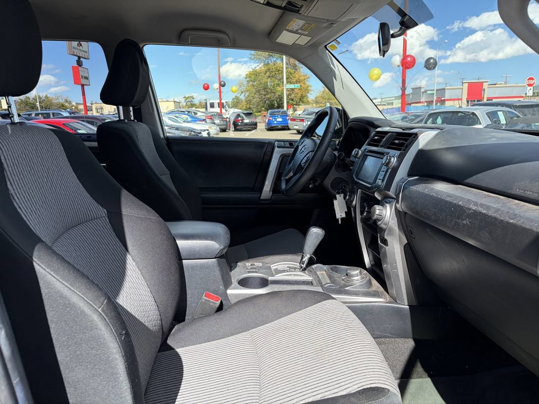Used 2018 Toyota 4Runner SR5 AWD/4WD image 10