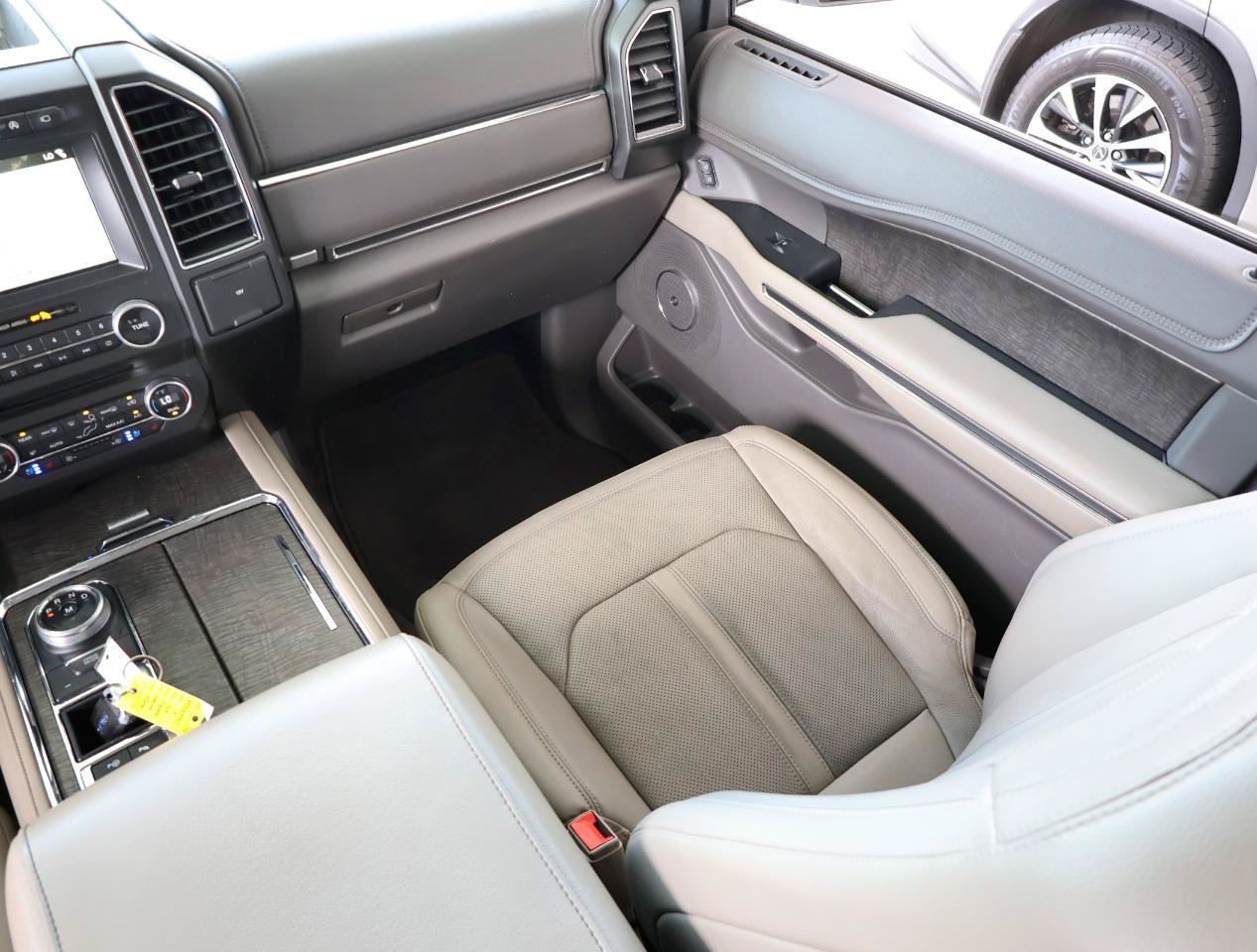 Used 2018 Ford Expedition Limited w/ Equipment Group 302A RWD image 18