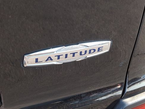 Used 2019 Jeep Cherokee Latitude Plus w/ Cold Weather Group image 31