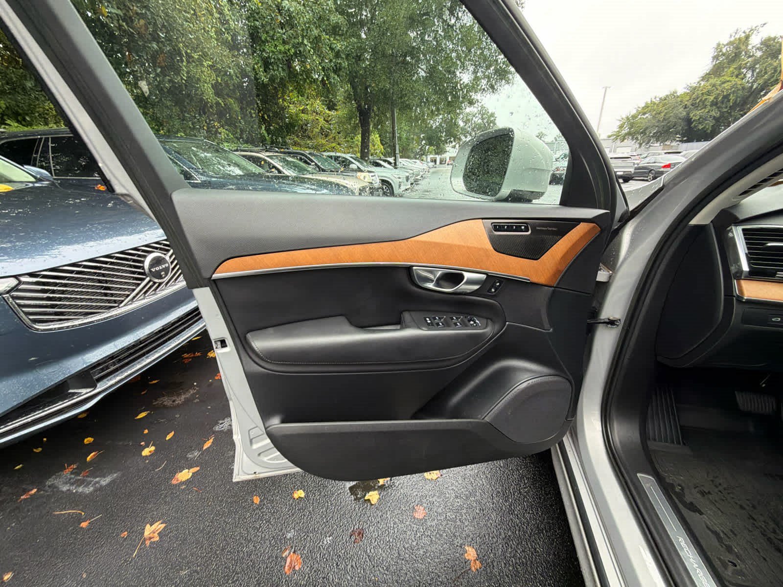 Used 2023 Volvo XC90 T8 Plus AWD/4WD image 25