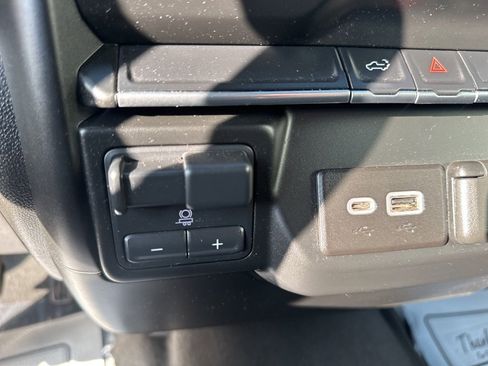 Used 2022 Chevrolet Silverado 2500 Custom w/ Custom Convenience Package image 18