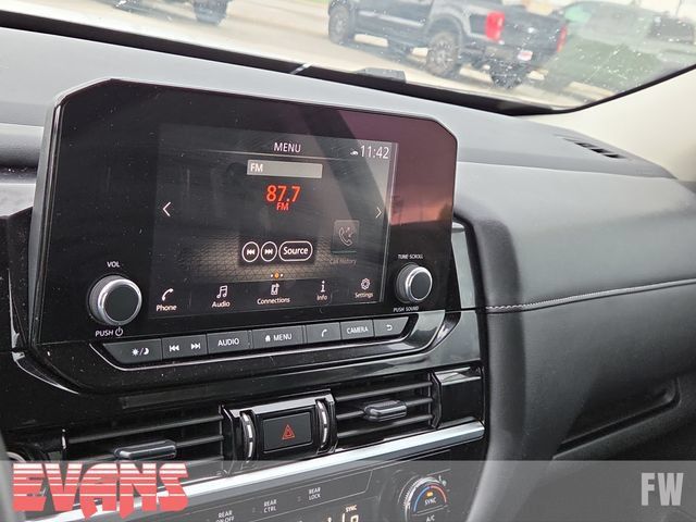 Used 2024 Nissan Pathfinder SV AWD/4WD image 7