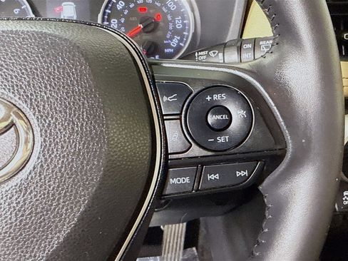 Used 2019 Toyota RAV4 XLE Premium image 15