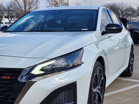 Used 2024 Nissan Altima 2.5 SR w/ SR Premium Package image 9