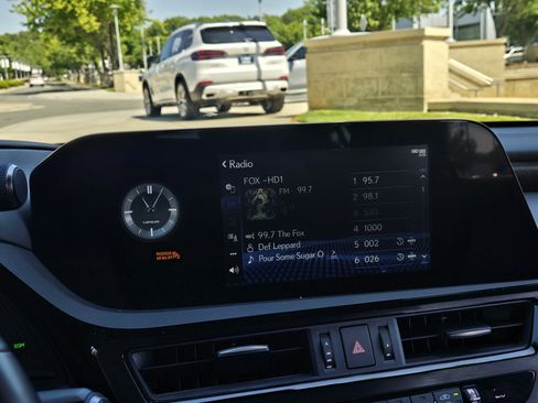 Used 2022 Lexus ES 350 w/ Premium Package FWD image 17