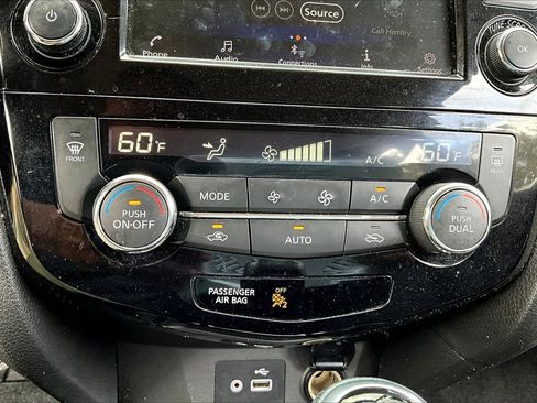 Used 2020 Nissan Rogue SV image 24