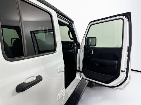 Used 2023 Jeep Wrangler Unlimited Sahara w/ Cold Weather Group AWD/4WD image 30