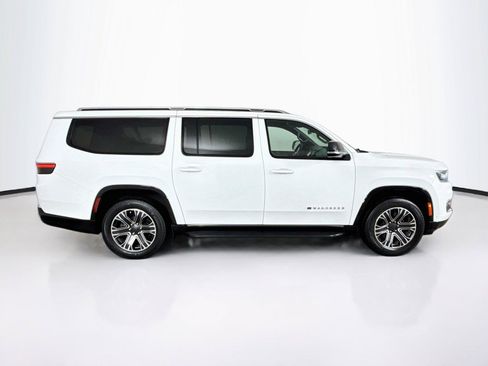 Used 2023 Jeep Wagoneer L Series II AWD/4WD image 7