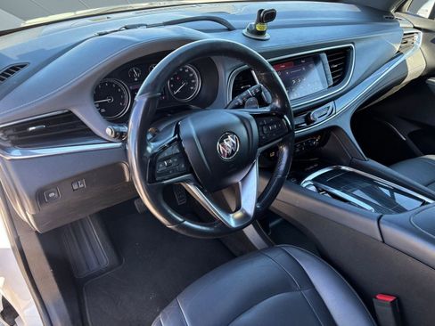 Used 2022 Buick Enclave Essence image 4