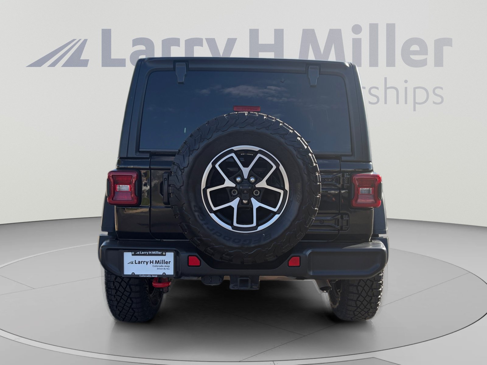Used 2024 Jeep Wrangler Unlimited Rubicon AWD/4WD image 4
