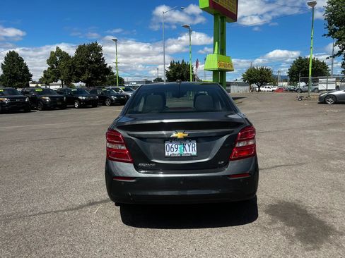 Used 2018 Chevrolet Sonic LT w/ Convenience Package FWD image 4