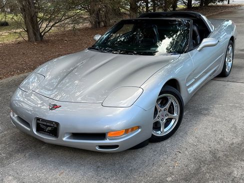 Used 2004 Chevrolet Corvette Coupe w/ Preferred Equipment Group image 12