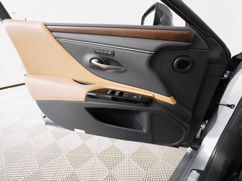 New 2025 Lexus ES 350 w/ Premium Package image 10