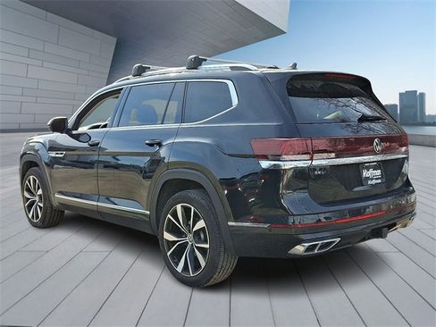 Used 2024 Volkswagen Atlas SEL Premium R-Line image 4