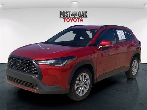 Used 2023 Toyota Corolla Cross LE image 3