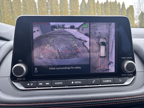 Used 2025 Nissan Rogue SV image 27