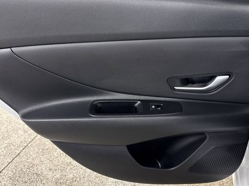 Used 2024 Hyundai Elantra Limited image 12