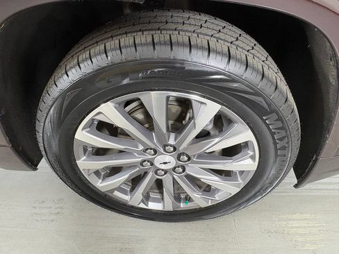 Used 2023 Chevrolet Traverse Premier FWD image 11