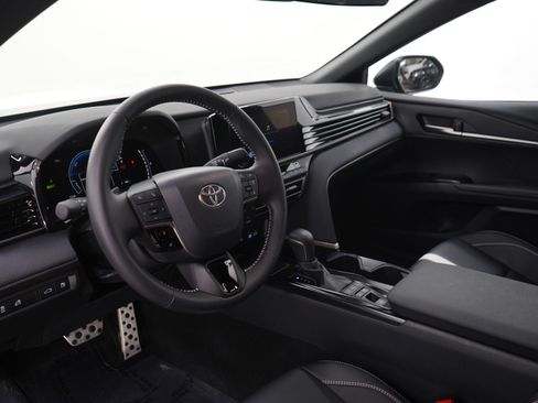 Used 2025 Toyota Camry SE image 23