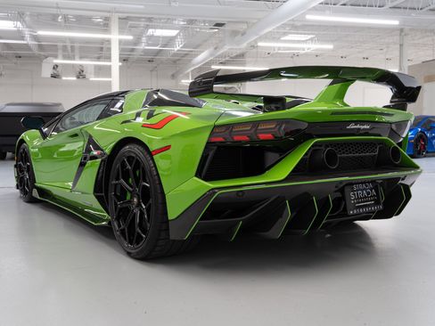 Used 2021 Lamborghini Aventador SVJ AWD/4WD image 8