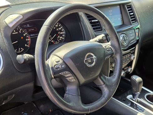 Used 2019 Nissan Pathfinder SV AWD/4WD image 18