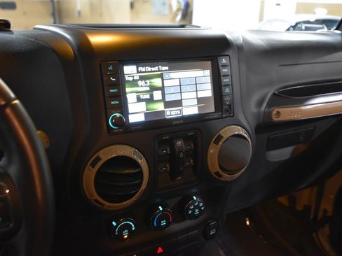 Used 2018 Jeep Wrangler Unlimited Sport S image 31