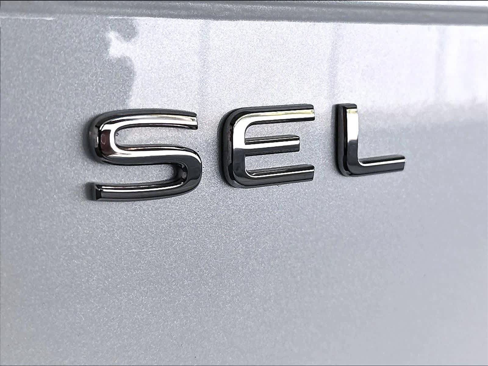Used 2024 Volkswagen Tiguan SEL R-Line AWD/4WD image 27