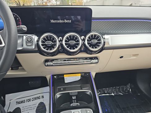 Certified 2025 Mercedes-Benz GLB 250 image 21