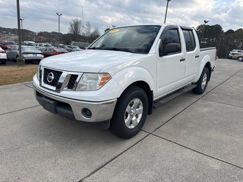 Used 2011 Nissan Frontier SV image 3