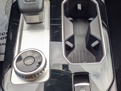 Used 2025 Mitsubishi Outlander SE image 19