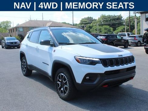 Used 2025 Jeep Compass Trailhawk w/ Trailhawk Elite Group AWD/4WD image 2