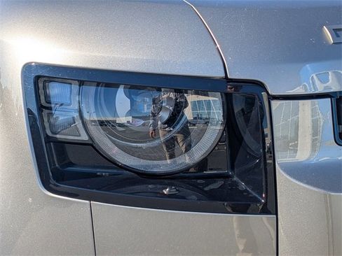Used 2024 Land Rover Defender 110 X-Dynamic SE image 9