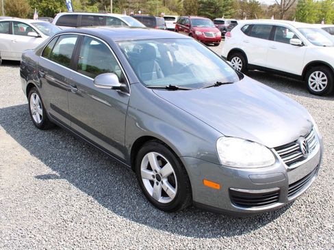 Used 2009 Volkswagen Jetta SE FWD image 4