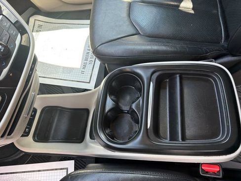 Used 2020 Chrysler Pacifica Touring-L FWD image 26
