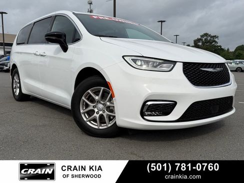 Used 2026 Chrysler Pacifica Select FWD image 1