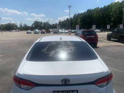 Used 2024 Toyota Corolla SE FWD image 5