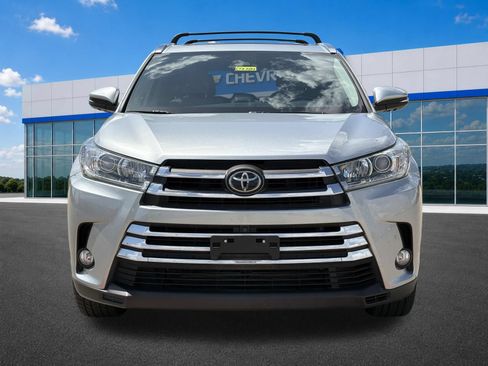 Used 2018 Toyota Highlander Limited Platinum FWD image 2