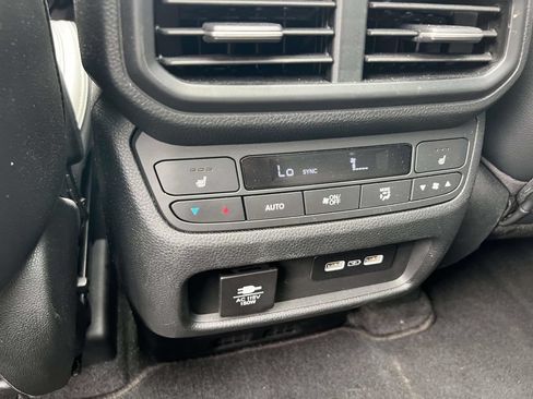 Used 2023 Honda Pilot Elite image 13