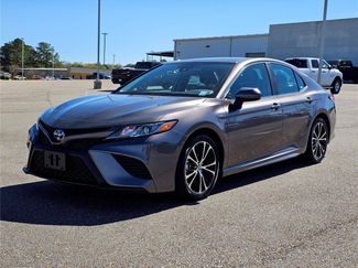 Used 2020 Toyota Camry SE FWD video 1