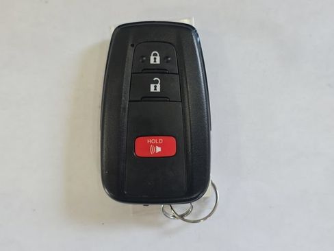Used 2025 Toyota RAV4 XLE AWD/4WD image 31