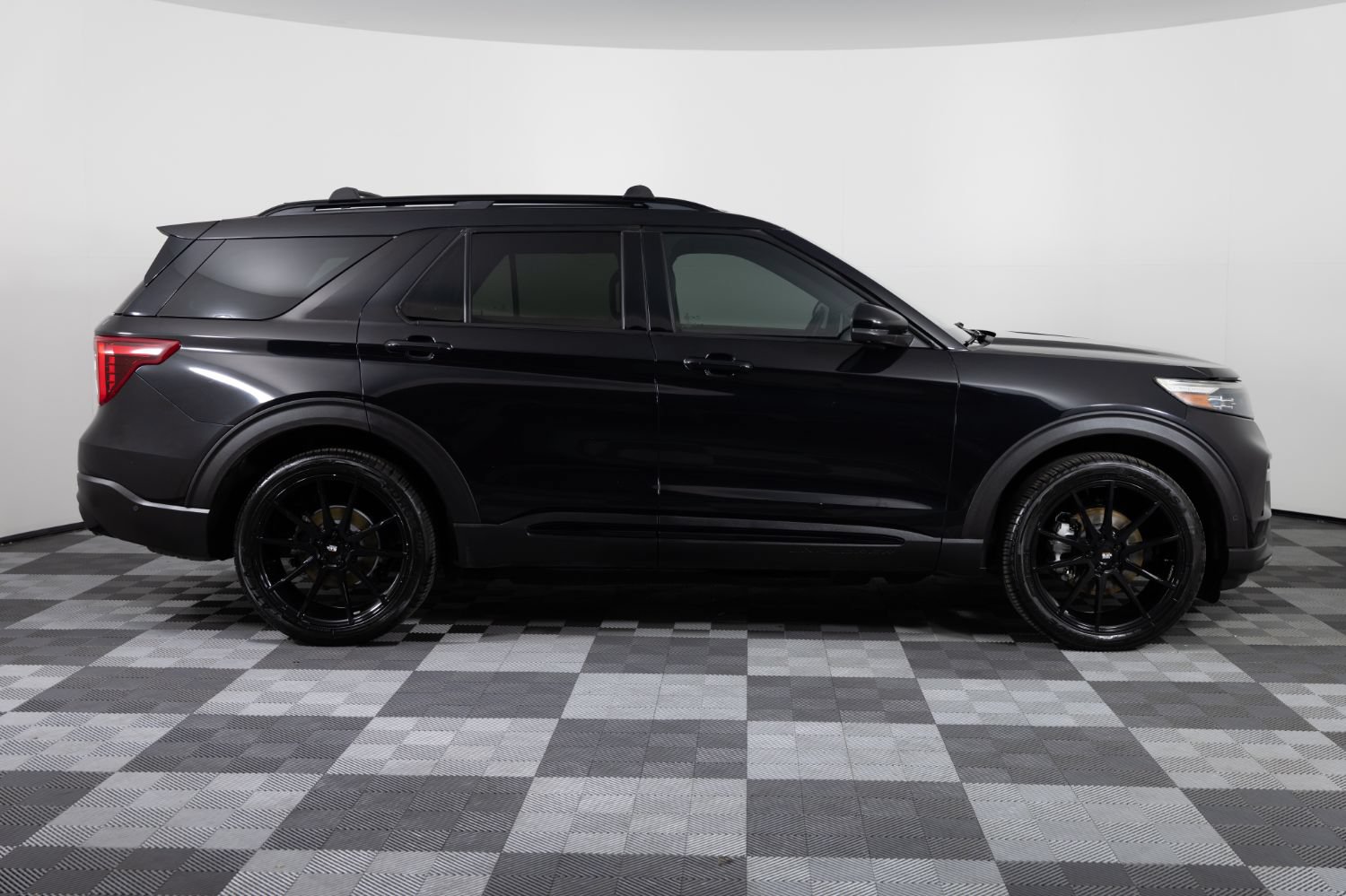 Used 2020 Ford Explorer ST w/ Premium Technology Package AWD/4WD image 9