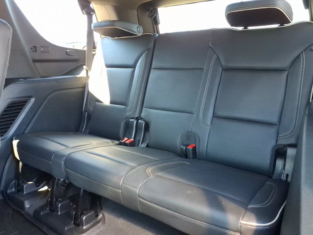 Used 2023 GMC Yukon SLT RWD image 16