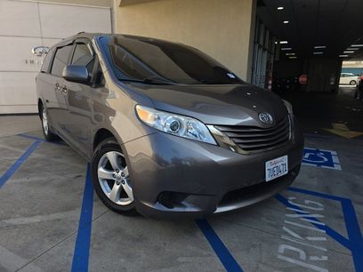 Used 2016 Toyota Sienna LE