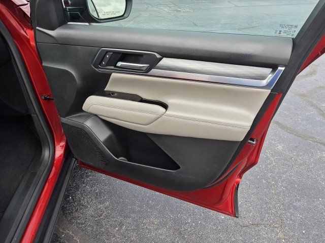 Used 2025 GMC Terrain Elevation w/ Elevation Premium Package AWD/4WD image 7