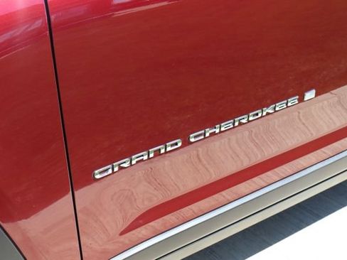 Used 2023 Jeep Grand Cherokee L Limited w/ Luxury Tech Group II AWD/4WD image 10