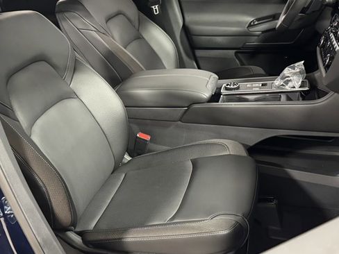 New 2026 Nissan Pathfinder SL image 7