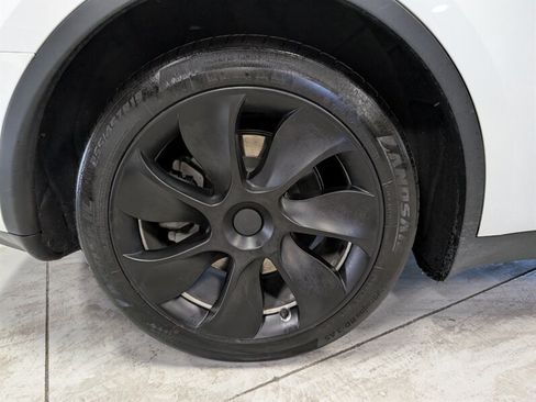 Used 2021 Tesla Model Y Long Range AWD/4WD image 13