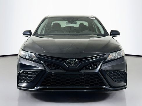 Used 2023 Toyota Camry SE FWD image 2