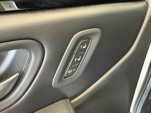 Used 2025 Honda Pilot EX-L image 18