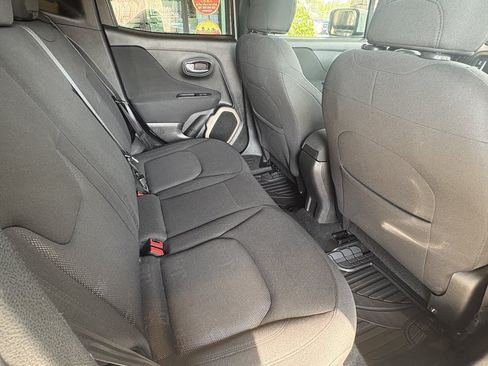 Used 2017 Jeep Renegade Latitude AWD/4WD image 27